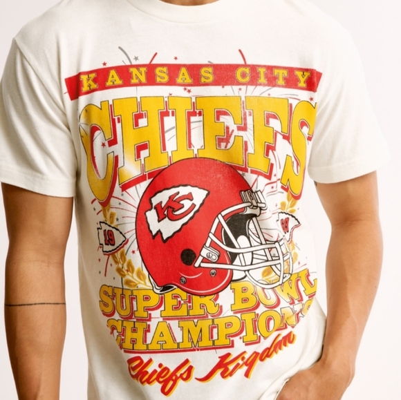 Abercrombie & Fitch NFL Kansas City Chiefs T-Shirts Size Large NWT - Picture 2 of 2